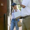 Reese Witherspoon &#8211; Shopping at Sugar Paper stationery store at the Brentwood Country Mart