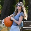 Gisele Bundchen – Seen at a pumpkin patch in Miami