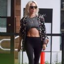 Lady Gaga – Shows off her six-pack while shopping in Malibu - 454 x 636