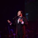 Yetkin Dikinciler performing 