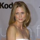 Kelly Rowan - Crystal & Lucy Awards Arrivals (10/6/2005) - 454 x 685