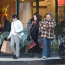 Shannen Doherty – Seen with her mom and a friend at Nicolas Eatery in Malibu - 454 x 302