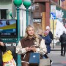 Iskra Lawrence – Make-up free in brown leather pants while shopping in Manhattan - 454 x 765