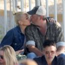 Gwen Stefani – With Blake Shelton watch her son play a game in Los Angeles - 454 x 386
