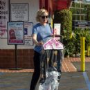 Kirsten Dunst – Runs errands in Los Angeles