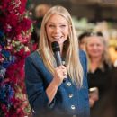 Gwyneth Paltrow – Visits Target Manhatten Beach