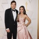 Ashton Kutcher and Mila Kunis – 2022 Academy Awards at the Dolby Theatre in Los Angeles - 454 x 681