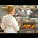 Jenny Wade as Leah in No Reservations (2007) - 454 x 256