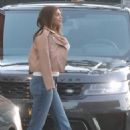 Cindy Crawford – Family lunch candids at Cafe Habana in Malibu - 454 x 681