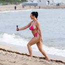 Angela White – In a bikini in Miami Beach - 454 x 381