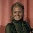 Juliet Mills - The 43rd Annual Academy Awards (1971) - 426 x 612