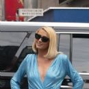 Paris Hilton – Gives autographs to fans at NBC Studios in New York