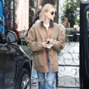 Hailey Baldwin at hair salon in Los Angeles