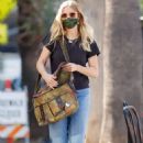 Ashlee Simpson – Was seen out to grab lunch in Los Angeles