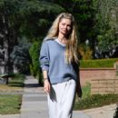 Gia Skova – Shopping at the Country Mart in Brentwood