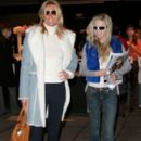 Patti Hansen with her eldest daughter at the Olympus Fashion Week in 2004 - 392 x 594