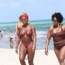 Mary J. Blige – Seen on the beach in Miami Beach - 454 x 681