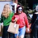 Alia Shawkat – Seen picking up some takeout in Los Feliz - 454 x 667