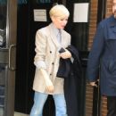 Michelle Williams – Looks cool as she stops by The View in New York - 454 x 678