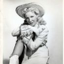 ANNIE GET YOUR GUN 1950 Film Musical Starring Betty Hutton - 454 x 534