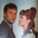 Christine Kaufmann and Tony Curtis - Cine Tele Revue Magazine Pictorial [France] (28 February 1963) - 454 x 619