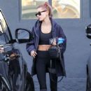 Hailey Baldwin – Arrives at the gym in Los Angeles