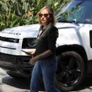 Sarah Michelle Gellar – Arriving at the Easter Day Lakers basketball game at Crypto.com Arena