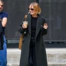 Lara Bingle – Is spotted out for a coffee in New York - 454 x 649