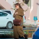 Katey Sagal – Shopping candids on Melrose Ave in Los Angeles - 454 x 594