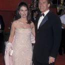 Arnold Schwarzenegger and Maria Shriver- The 72nd Annual Academy Awards - Arrivals (2000) - 358 x 612