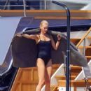 Sarah Murdoch – In swimsuit on a holiday in St. Tropez - 454 x 681
