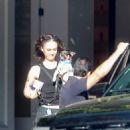 Ella Emhoff – Being escorted by Secret Service agents in Los Angeles - 454 x 681