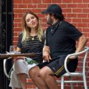 Jenny Mollen and Jason Biggs – Spotted at a cafe in New York City - 454 x 605