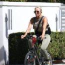 Zoe Gregory – Seen out in Fort Lauderdale - 454 x 303