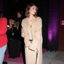 Olivia Jade Giannulli – Seen with fans at a YSL pop-up event in New York - 454 x 681