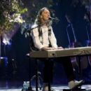 Roger Hodgson performs at Salle Wilfrid Pelletier Place des Arts (May 8th, 2009) - 454 x 303