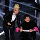 Lady Gaga and Liza Minelli -  The 94th Annual Academy Awards (2022) - 408 x 612