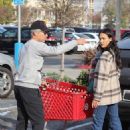 Jessica Alba – Shops at Target ahead of Christmas in Baldwin Hills - 454 x 681