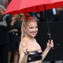 Kate Hudson in an ab-flashing black co-ord  Arrives at Giorgio Armani Prive Haute Couture Fall/winter 23/24 Show in Paris
