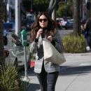 Emmy Rossum – Has lunch at Nate’n Al’s in Beverly Hills - 454 x 681