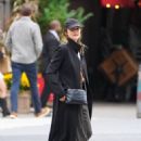 Elizabeth Olsen – With Robbie Arnett on a stroll in New York - 454 x 646