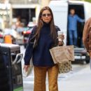 Katie Holmes – Grabbing coffee in New York - 454 x 681