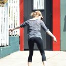 Renee Zellweger – Running errands in Laguna Beach - 454 x 584