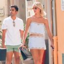 Devon Windsor With Jonathan Barbara Enjoying Shopping In Saint Tropez - 454 x 681