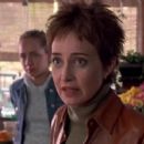 Defending Our Kids: The Julie Posey Story - Annie Potts - 454 x 255
