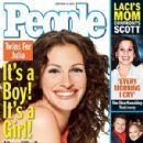 Julia Roberts - People Magazine [United States] (13 December 2004)