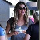Gisele Bundchen – Seen at a pumpkin patch in Miami