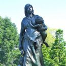 Sculptures of children in the United States