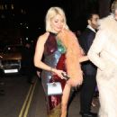 Holly Willoughby – Arriving at 70s party in London - 454 x 612