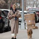 Daphne Groeneveld – Walks her dog in New York - 454 x 497